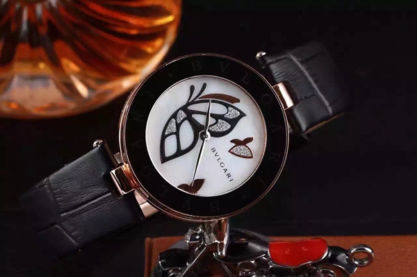 ブルガリ時計正面デザイン